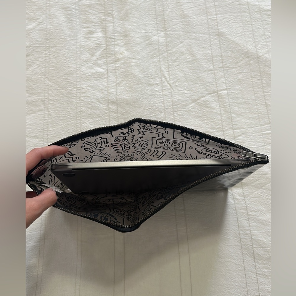 Keith Haring Pouch - Picture 2 of 4